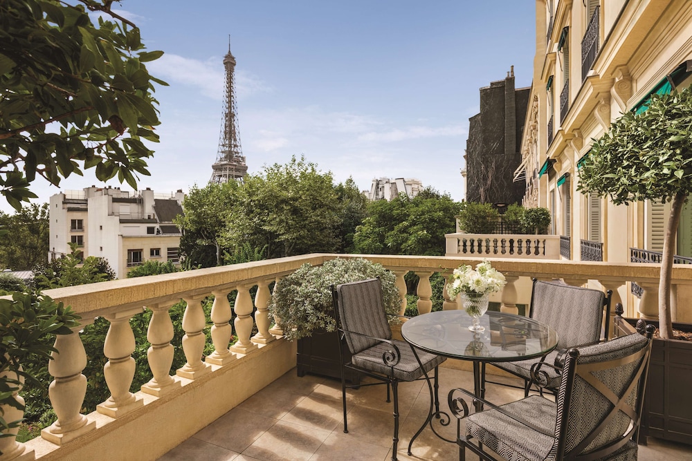 Terrace Suite, 1 King Bed thumbnail 5