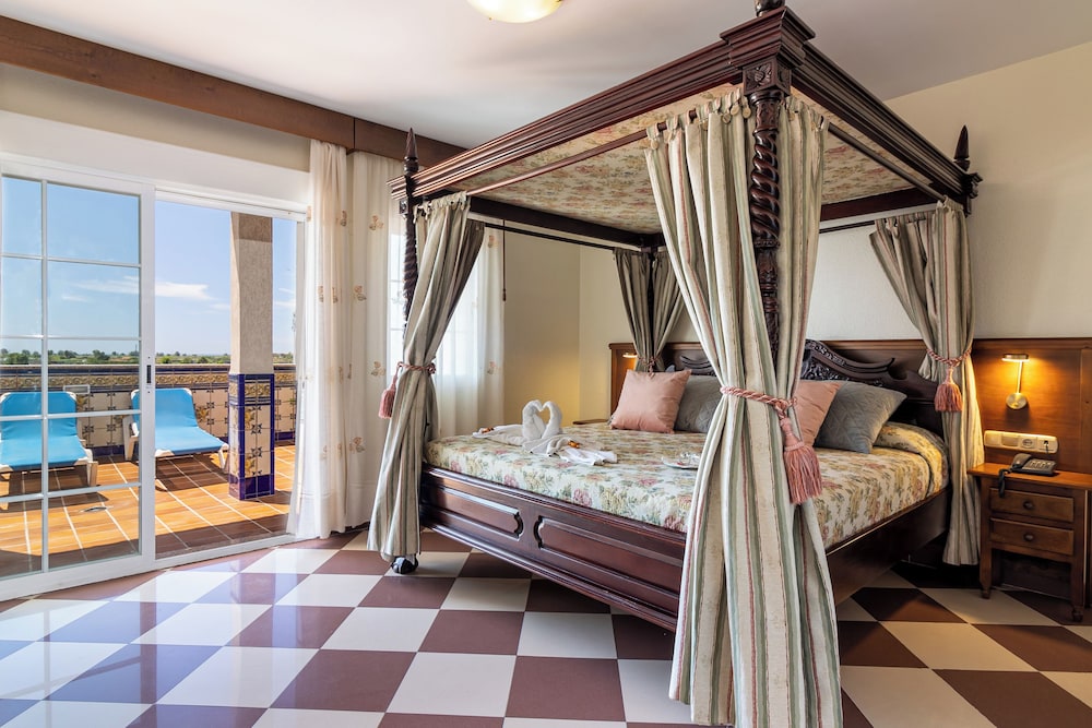 Suite - Photo 1