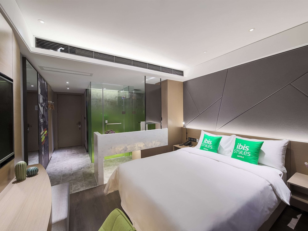 Zero Pressure Queen Room photo 1