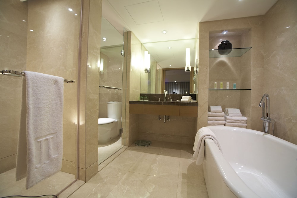 Villar Executive city-view King suite - Photo 7
