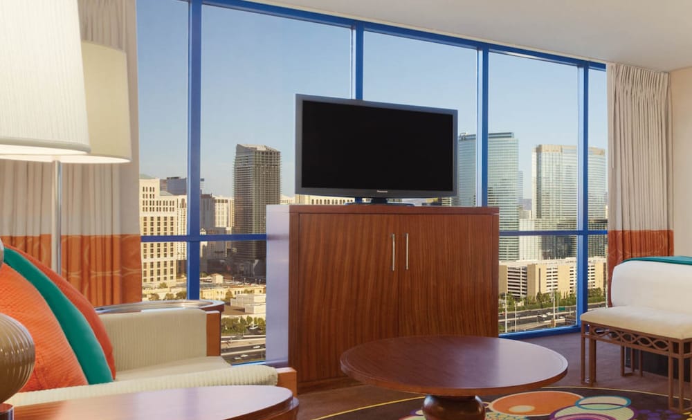 Room, 1 King Bed, View (High Floor, Strip View) - Photo 5
