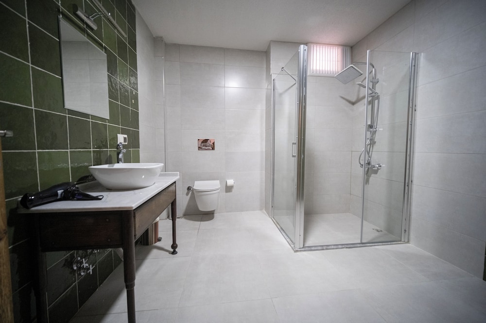 Deluxe Art Double Room With Balcony (Garden View) - Photo 8