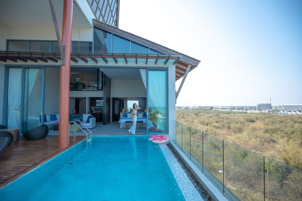 2-Bedroom Sky Pool Villa - Photo 3