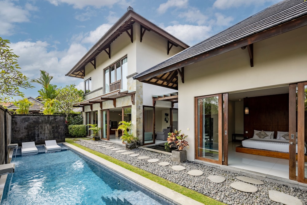 Grand Villa, 2 Bedrooms, Private Pool, Garden View photo 2