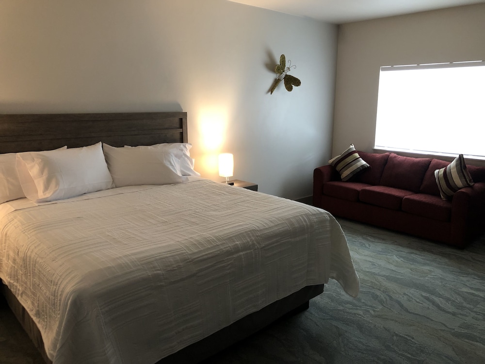 Deluxe Quadruple Room, 1 King Bed with Sofa bed, Non Smoking photo 3