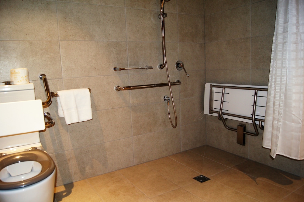 Accessible Executive King Room photo 2