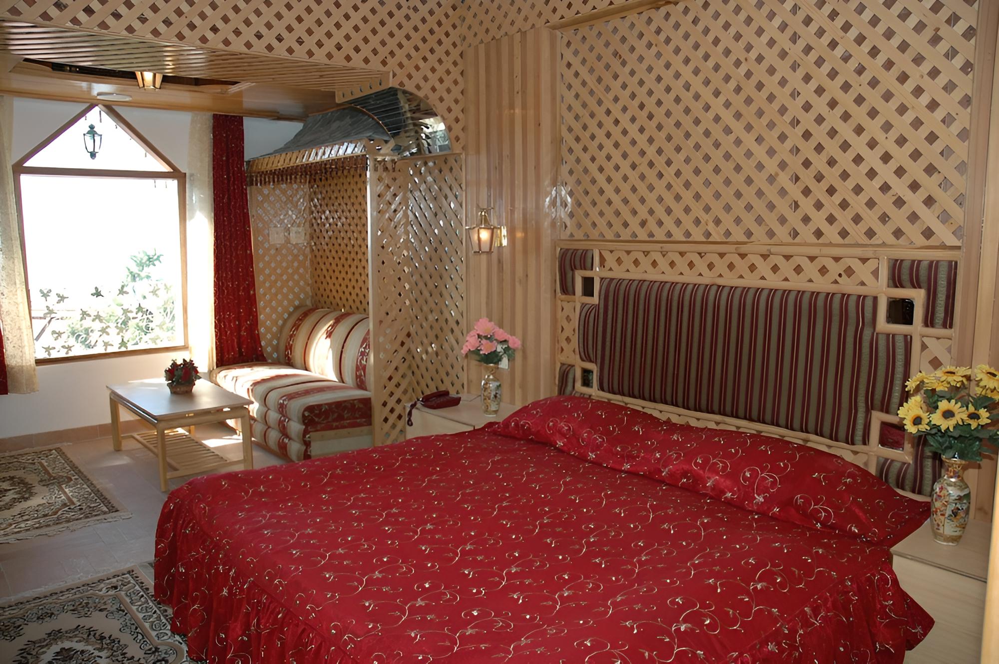 Family Room - Photo 2