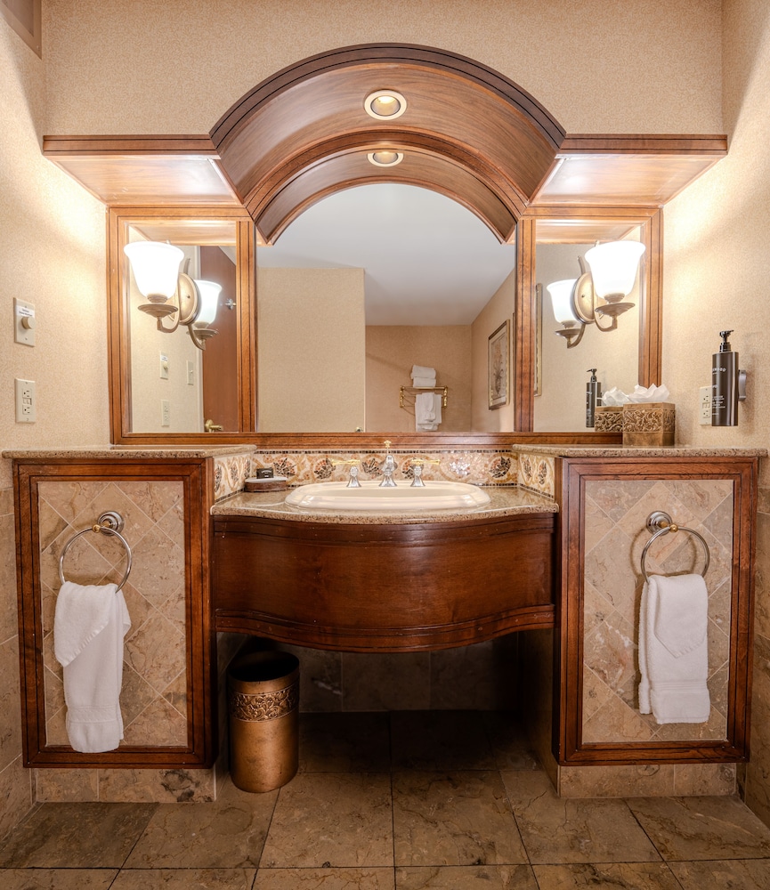 Premier Suite - Photo 5