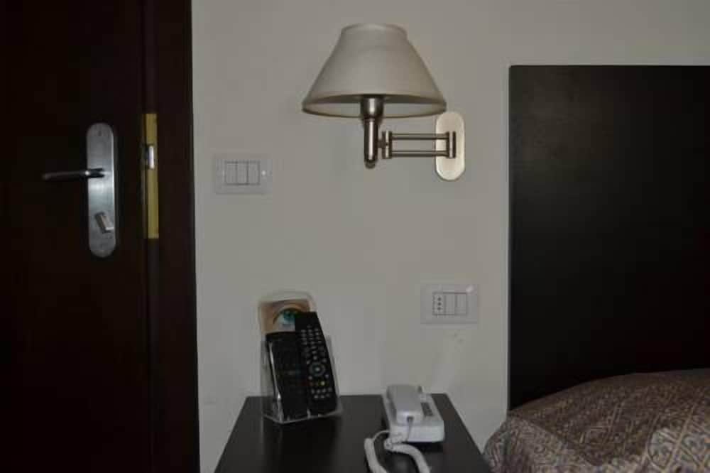 Single Room photo 3