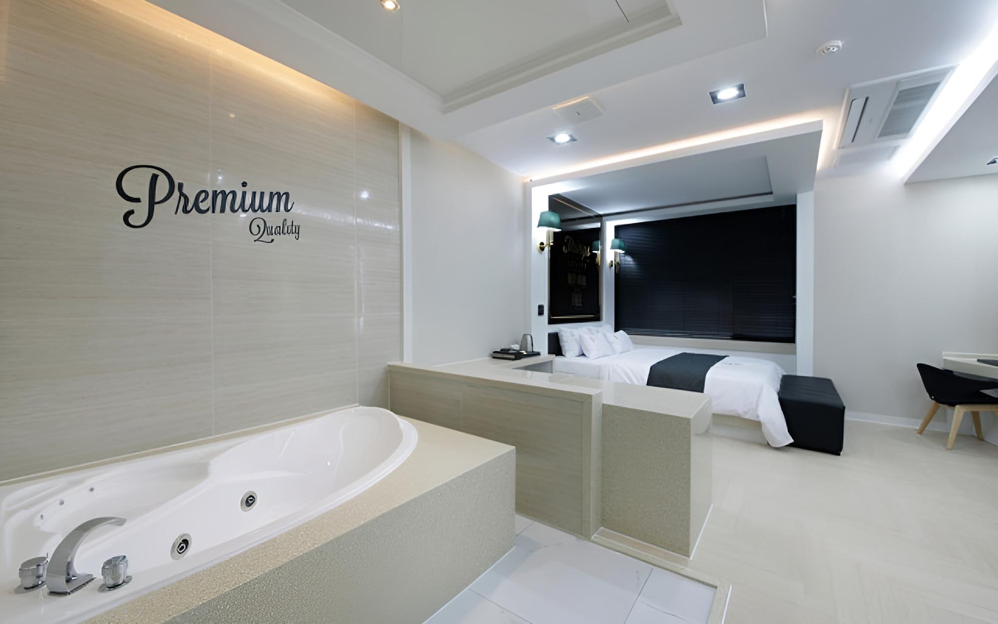 Room (VIP) - Photo 9