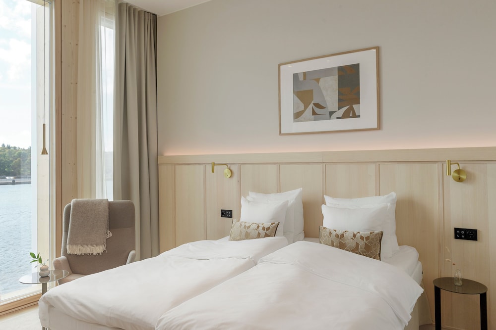 Room, 1 King Bed, Sea View (Solo Supreme) - Photo 5