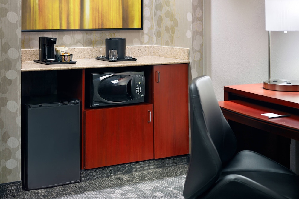 Suite, 1 Bedroom, Balcony - Photo 2