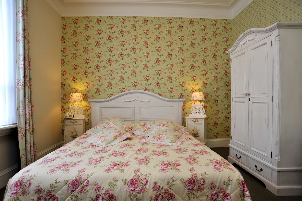 Superior Room, 2 Twin Beds, Bathtub - Photo 4
