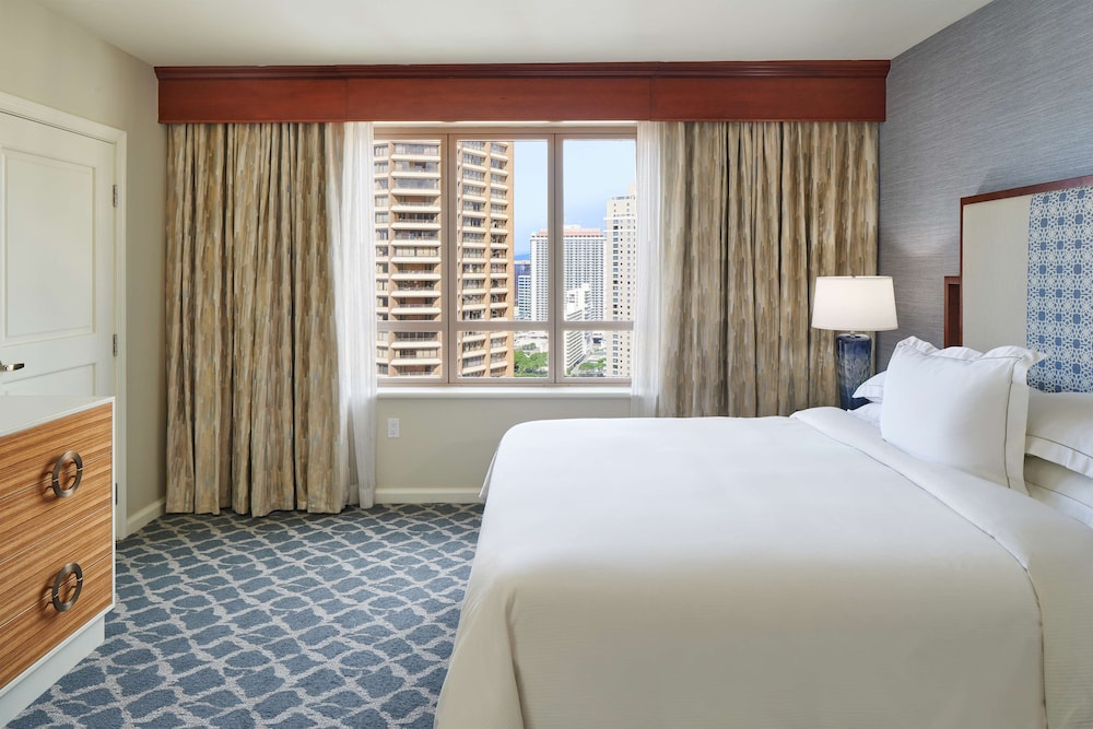Suite, 1 Bedroom, City View (1 King w/Sofabed, Limited Ocean View)