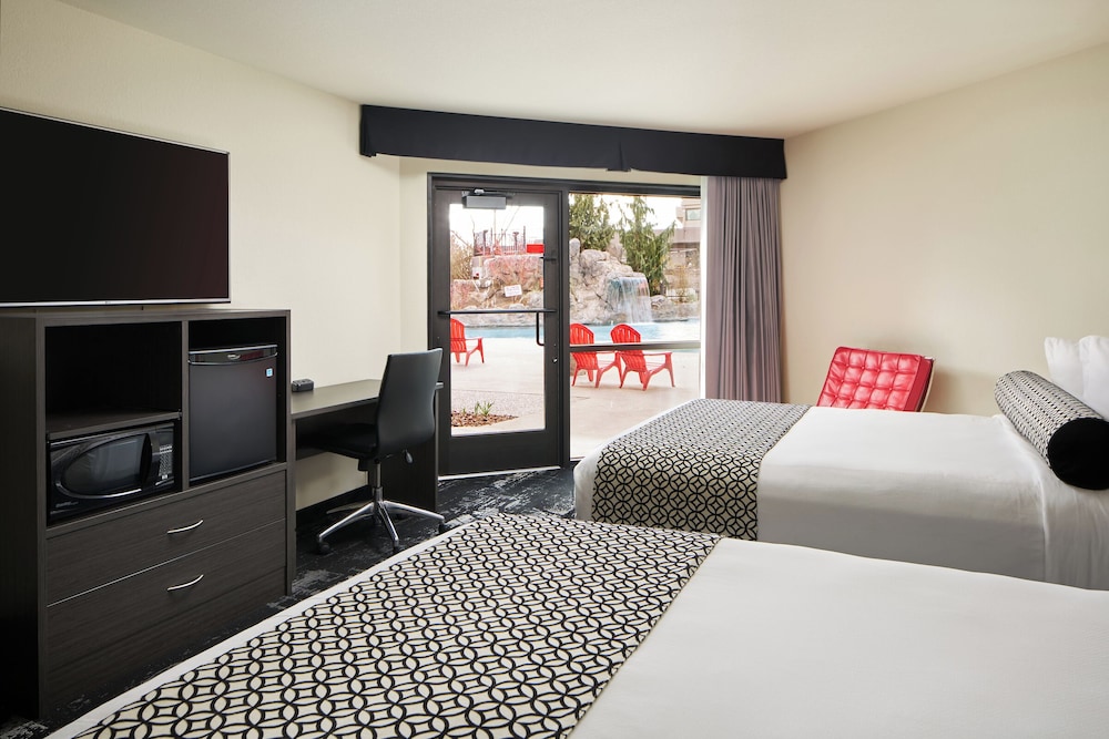 Premium Room, 2 Queen Beds - Photo 3