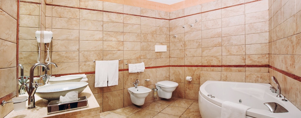 Double Room, 1 Double or 2 Twin Beds, Balcony, Pool View - Photo 5
