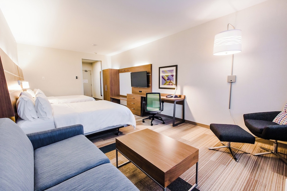 Suite, Multiple Beds, Accessible (Communications, Roll-In Shower)