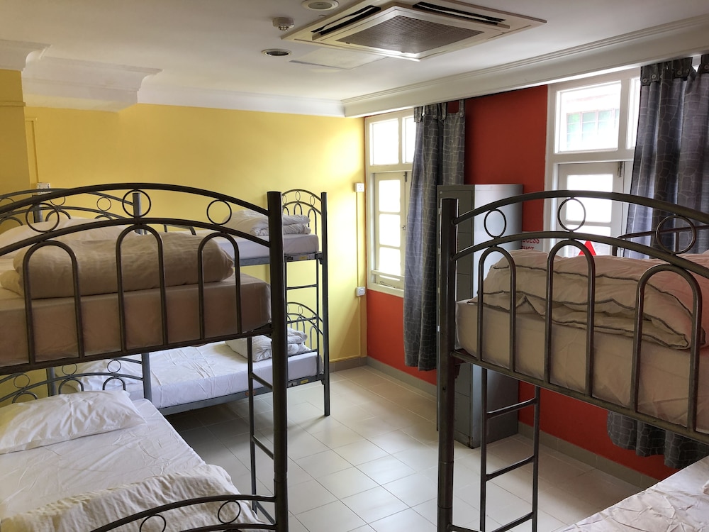 1 Person in 6-Bed Dormitory - Mixed photo 2