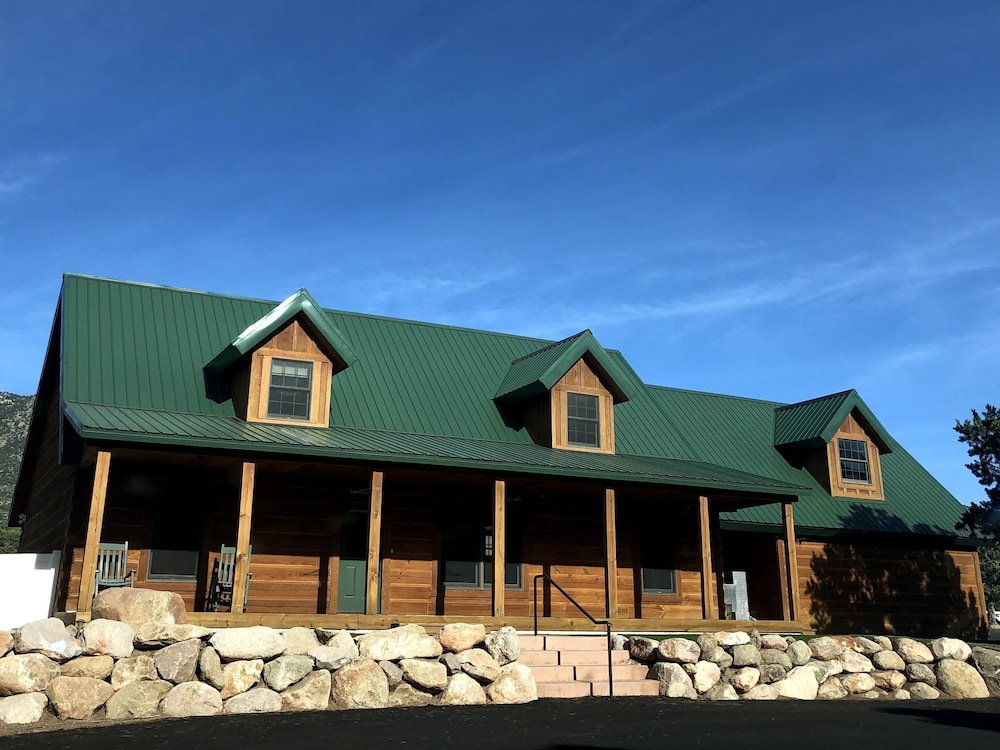 Premium Cabin, Multiple Bedrooms, Kitchen, Mountain View photo 3