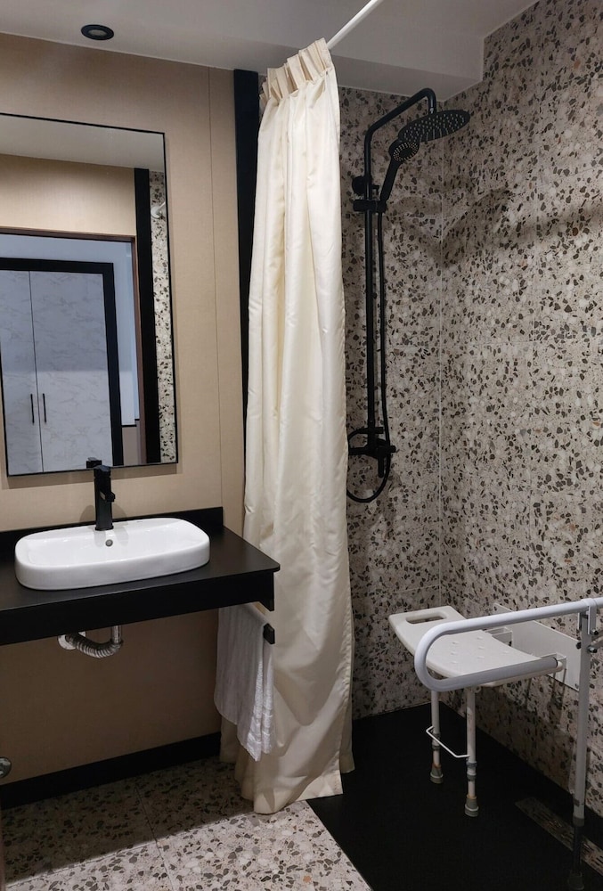 Superior Twin Room - Photo 8