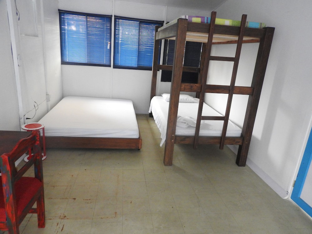 Basic Triple Room, 3 Twin Beds, Kitchenette, Garden View photo 3