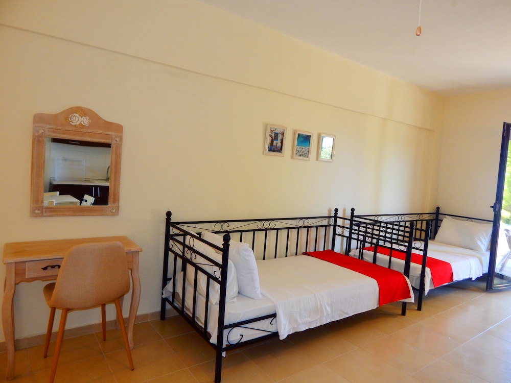 Economy Apartment, 1 Bedroom, Kitchen, Sea Facing (3) photo 1