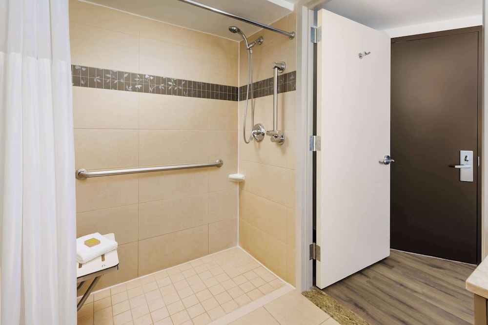 Room, 2 Double Beds, Accessible, Non Smoking photo 3