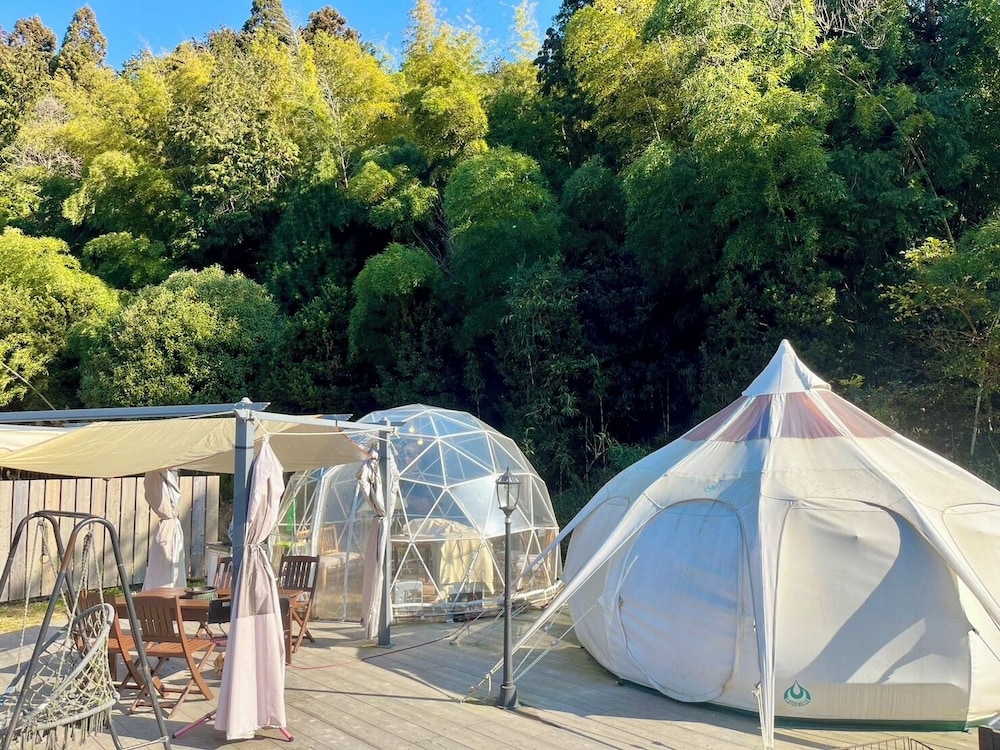 Economy Tent, Non Smoking photo 3