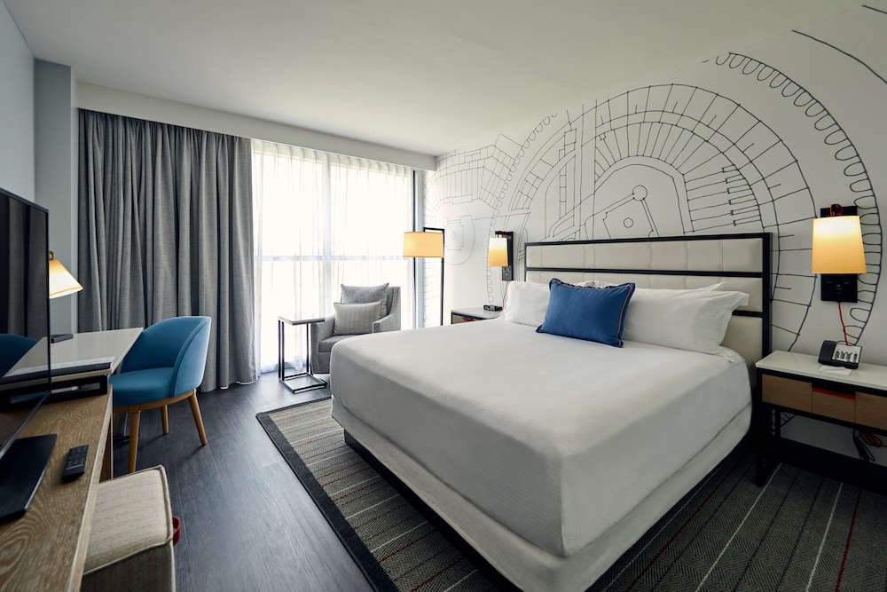 Room, 1 King Bed (Stadium View) - Photo 1