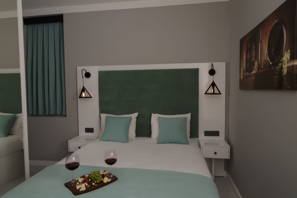 Superior Room, 1 Bedroom, City View photo 3