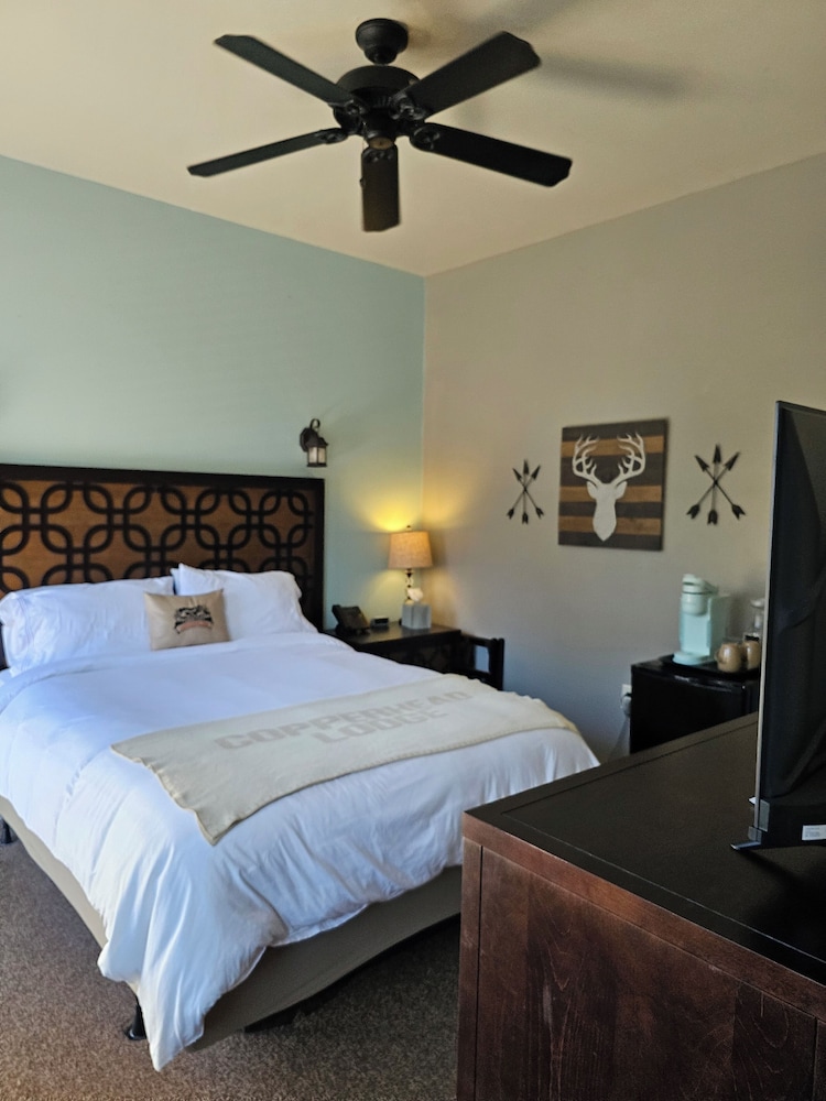 110 Queen Bed, Non Smoking, Corner Room