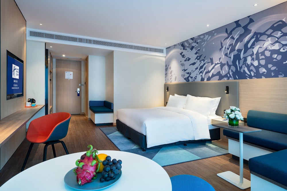 Standard Room, 1 King Bed (Extra Floor Space)
