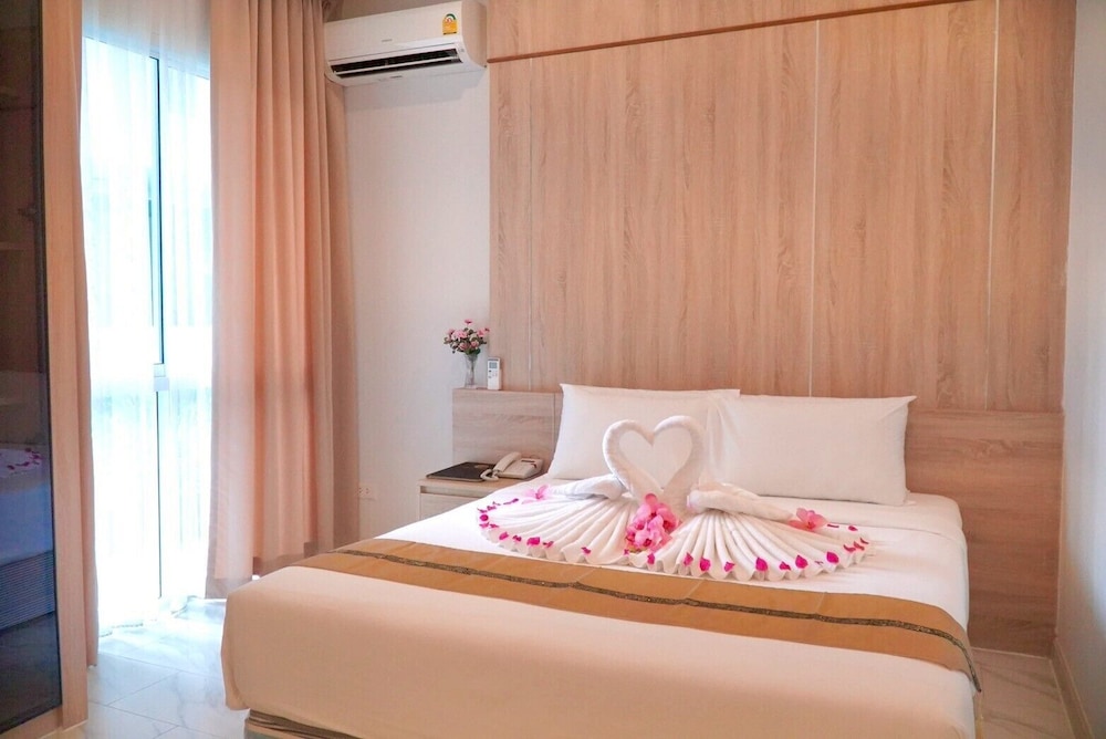 Deluxe Room, Jetted Tub