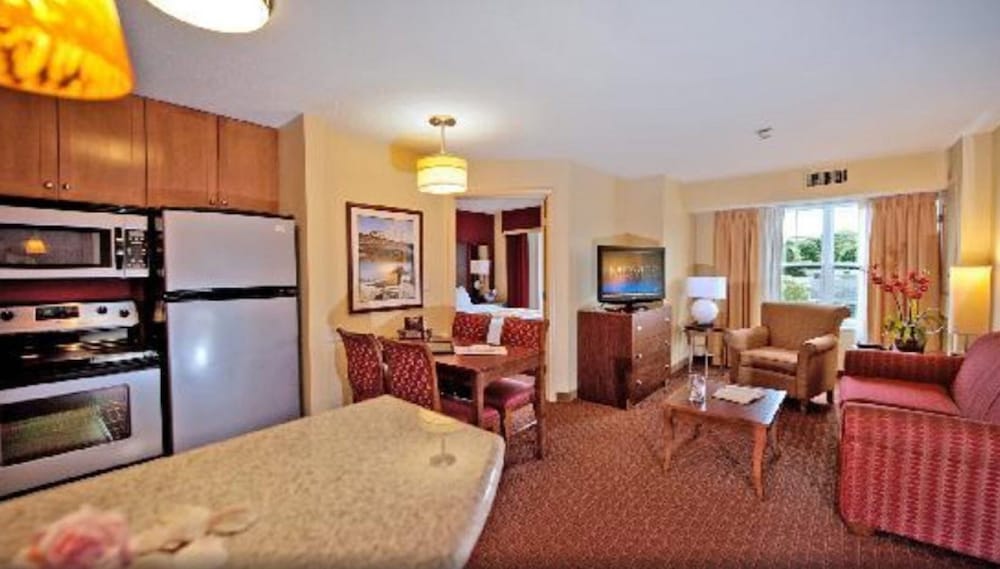 Suite, 1 Bedroom (Mobility Accessible, Tub) photo 2