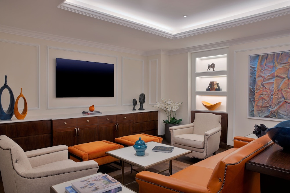 Suite, 1 King Bed, City View - Photo 12