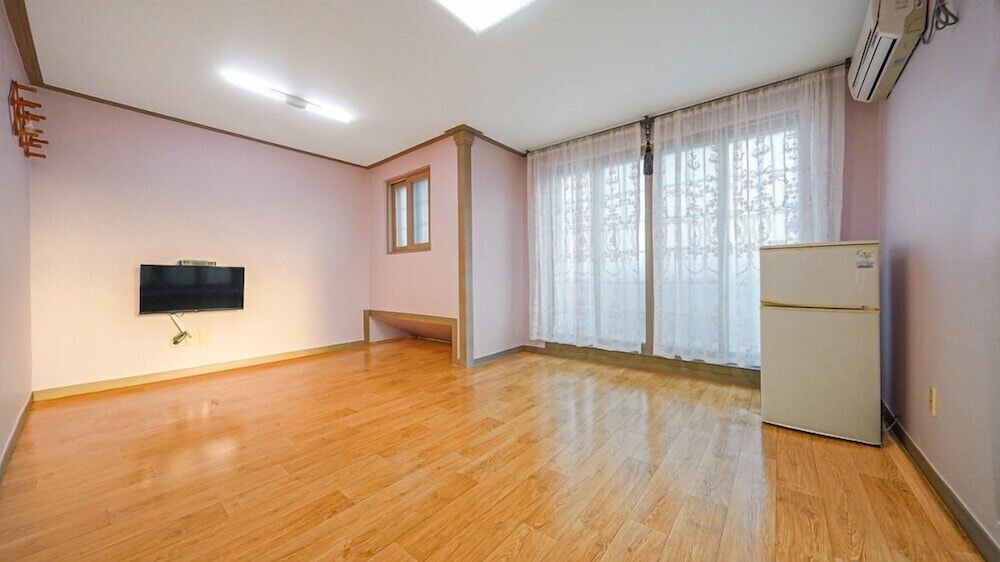 Room (Room 201) photo 1