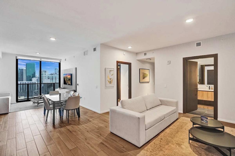 Classic Condo, 2 Bedrooms (Elser 2917) photo 1