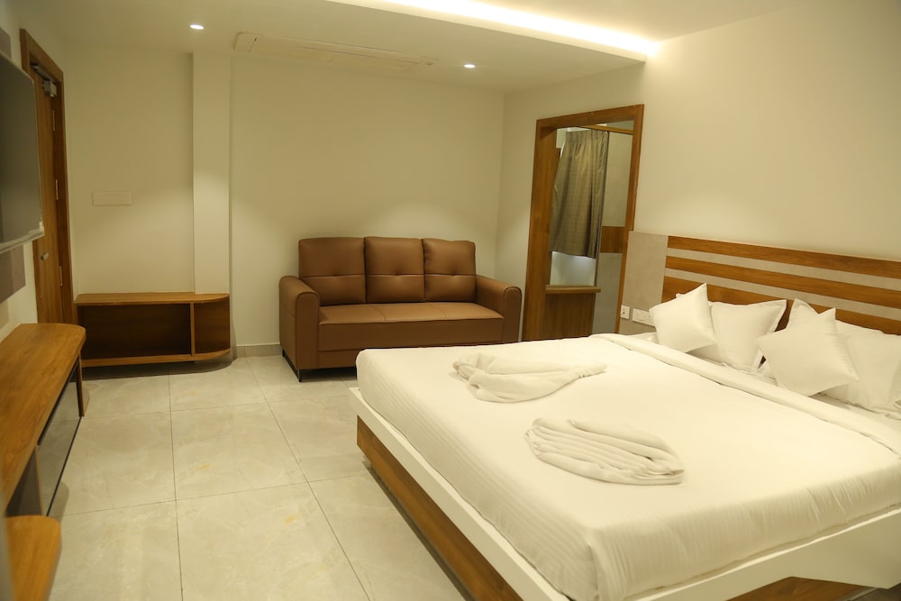 Deluxe Double Room, City View