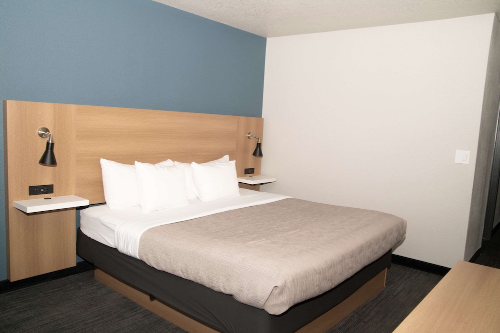 Suite, 1 King Bed, Non Smoking