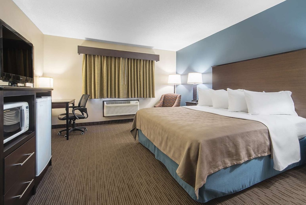 Room, 1 King Bed, Non Smoking - Photo 1