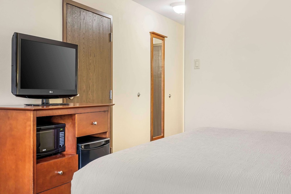 Accessible Queen Room, Non-Smoking - Photo 2