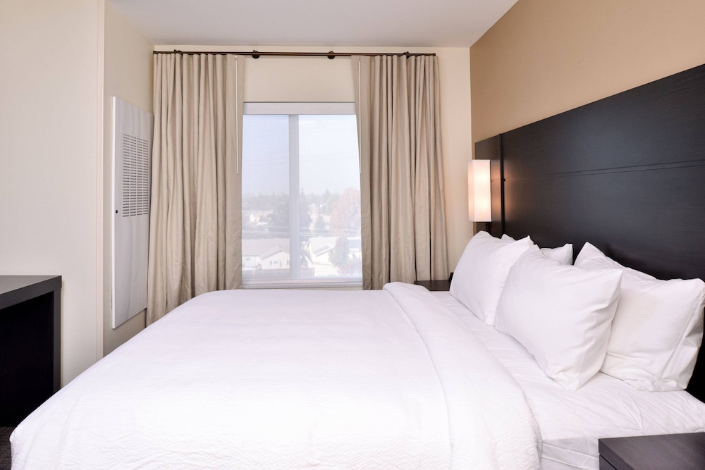 Suite, 1 Bedroom - Photo 1