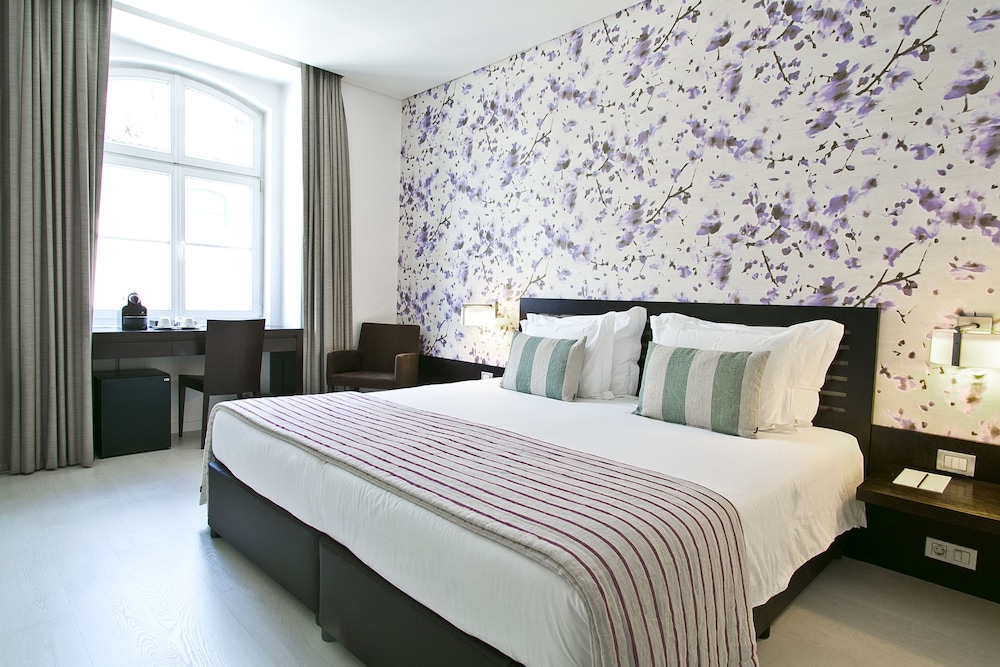 Superior Double or Twin Room (Square View) - Photo 10