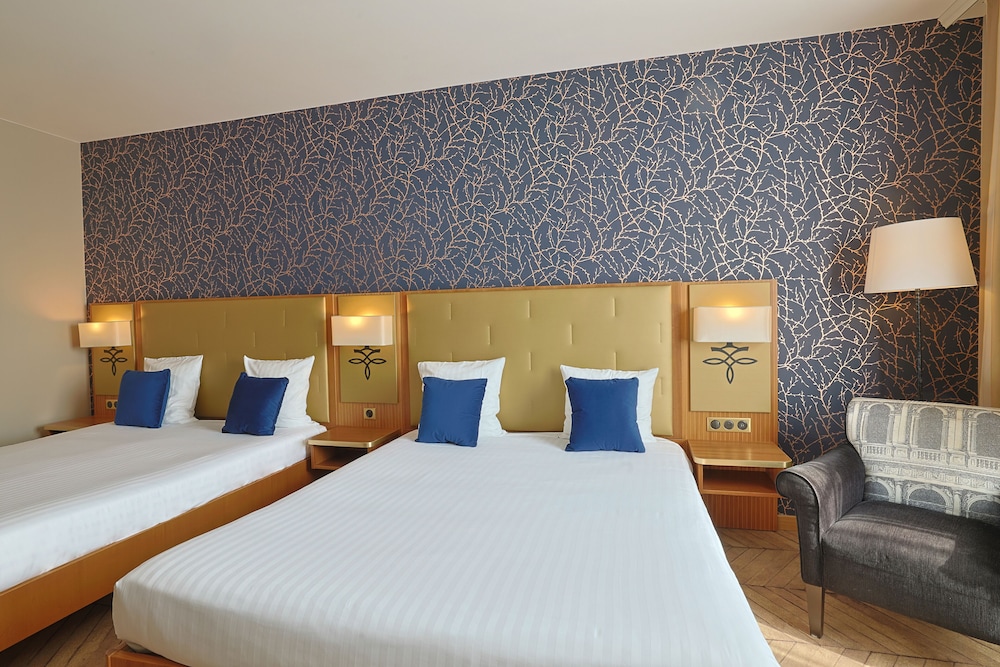 Room, 2 Queen Beds - Photo 2