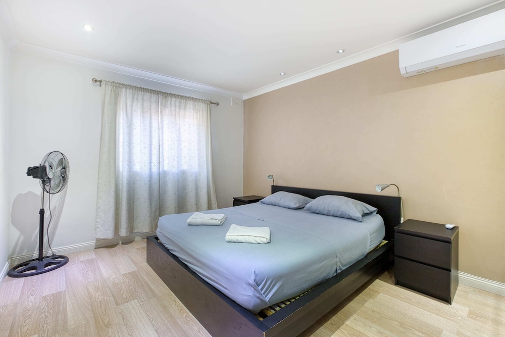 Basic Apartment, Multiple Beds