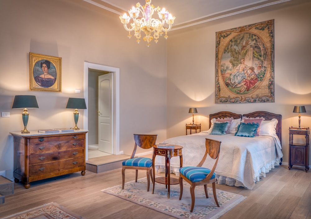 Luxury Studio Suite, 1 King Bed, Courtyard View photo 1