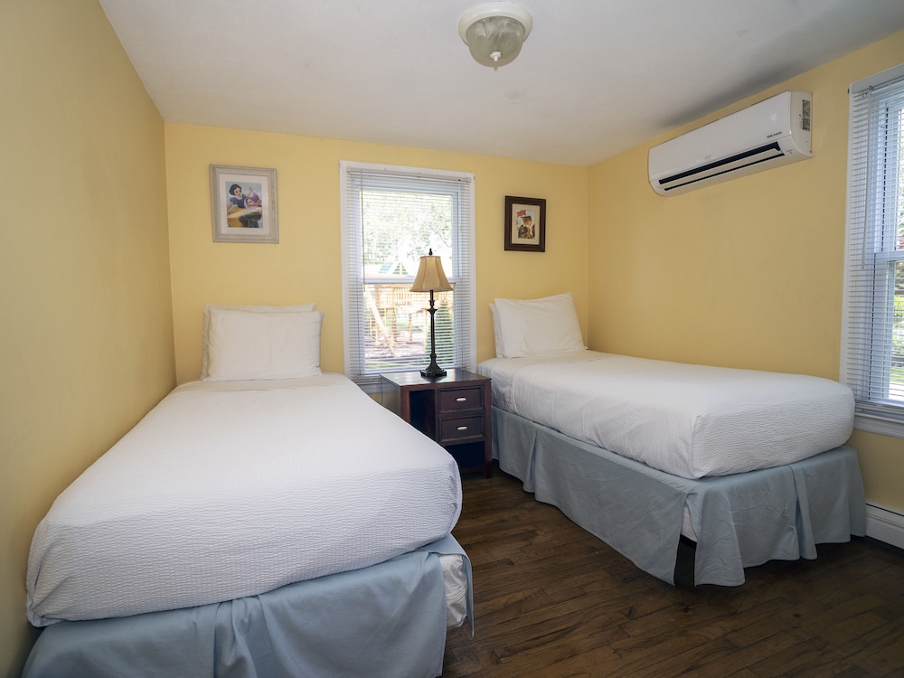 Cottage, 2 Bedrooms (ADA shower, Pet Friendly + Fee) photo 1
