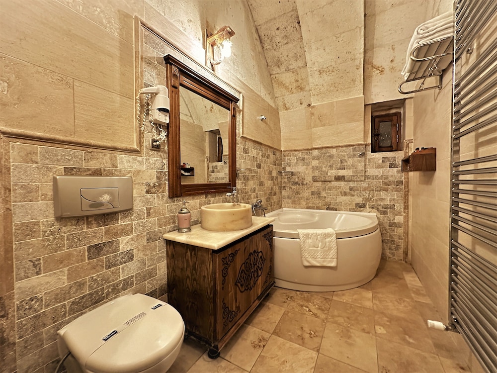 Deluxe Suite, Balcony - Photo 4