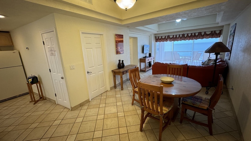 Condo, 2 Bedrooms