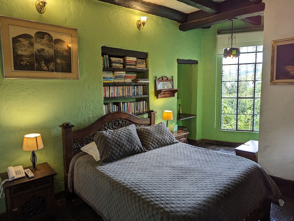 Classic Double Room, 1 Queen Bed, Bathtub (Abuelos)